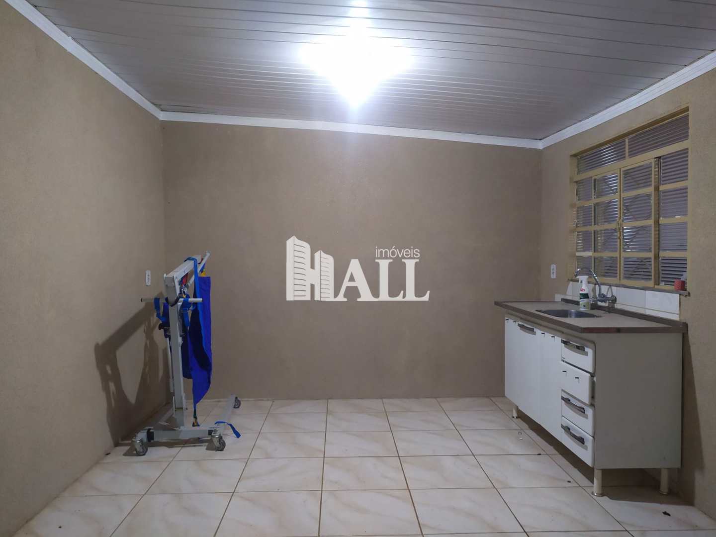 Casa à venda com 2 quartos, 297m² - Foto 2