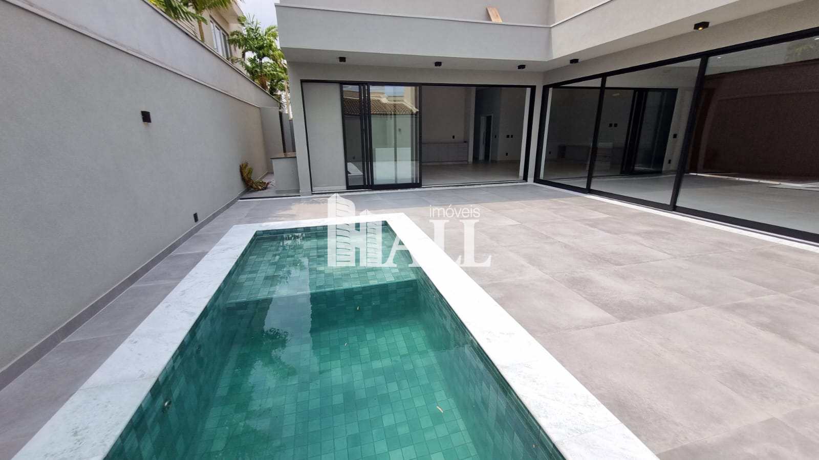 Casa de Condomínio à venda com 3 quartos, 265m² - Foto 1