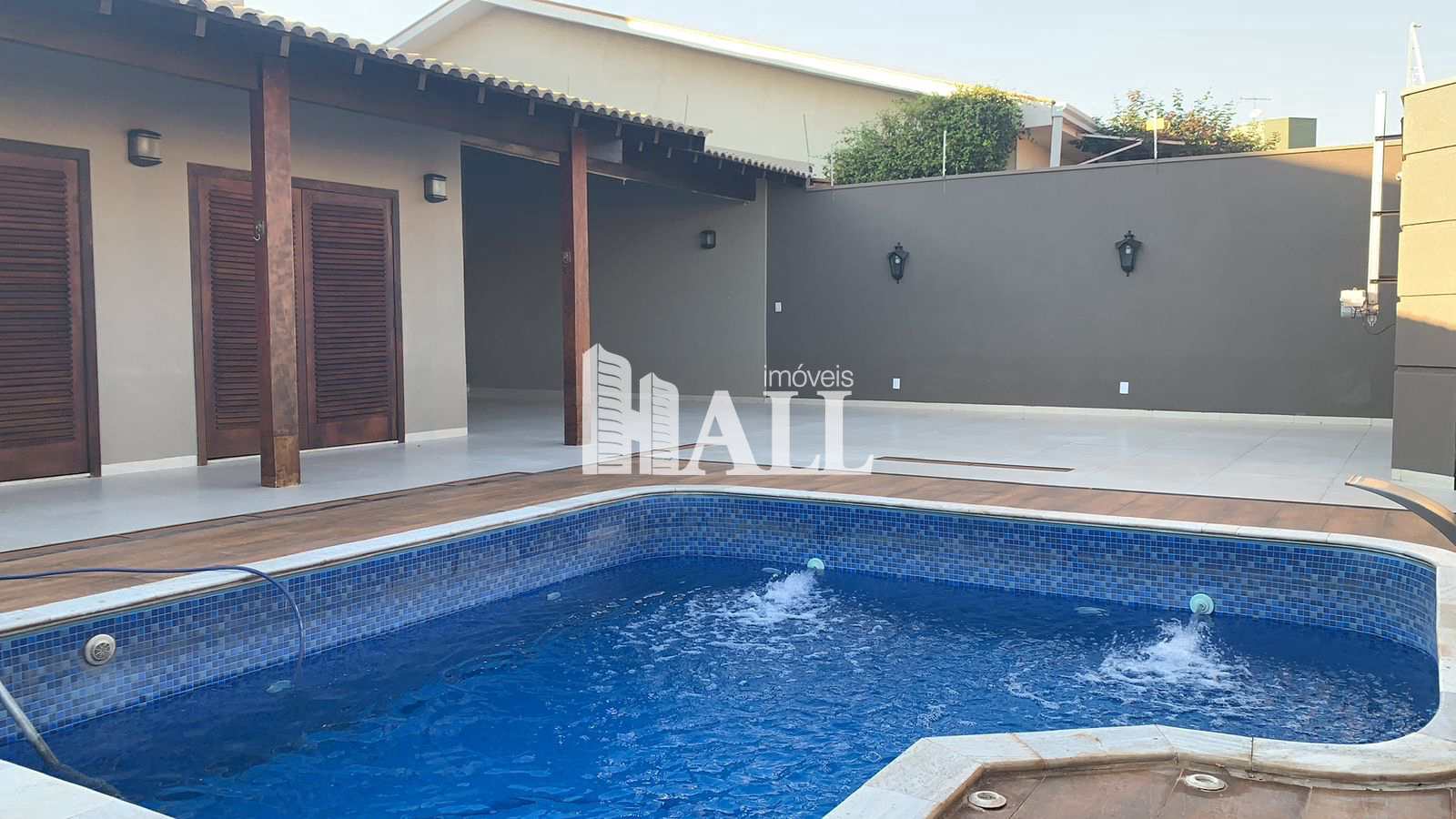 Sobrado à venda com 4 quartos, 350m² - Foto 1