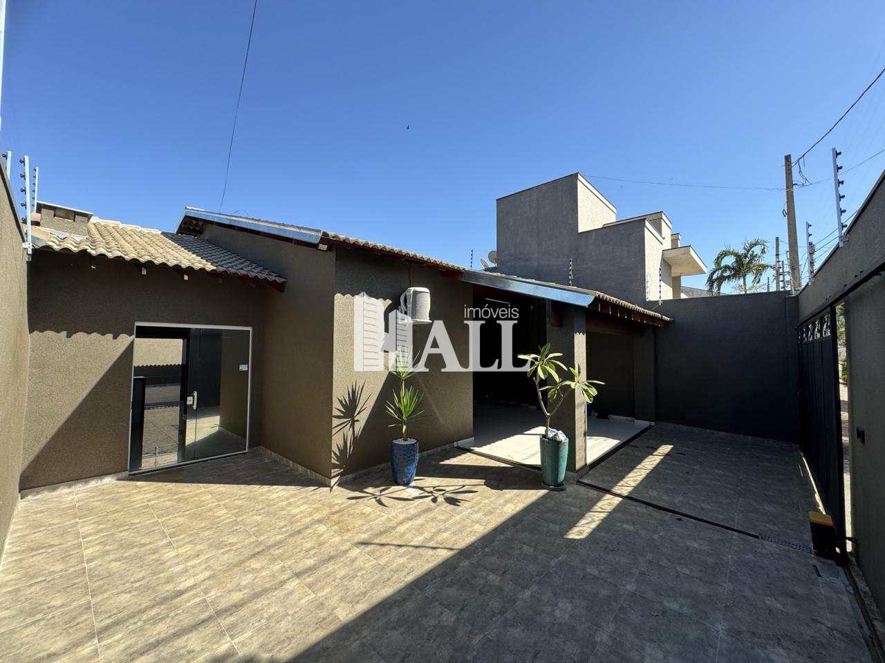 Casa à venda com 3 quartos, 159m² - Foto 1