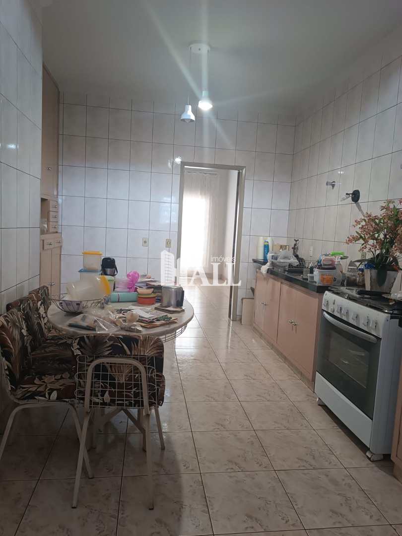 Casa à venda com 3 quartos, 228m² - Foto 2