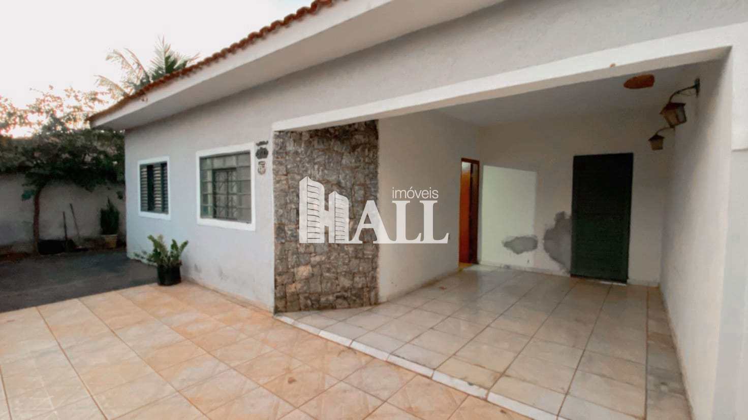 Casa à venda com 2 quartos, 100m² - Foto 1