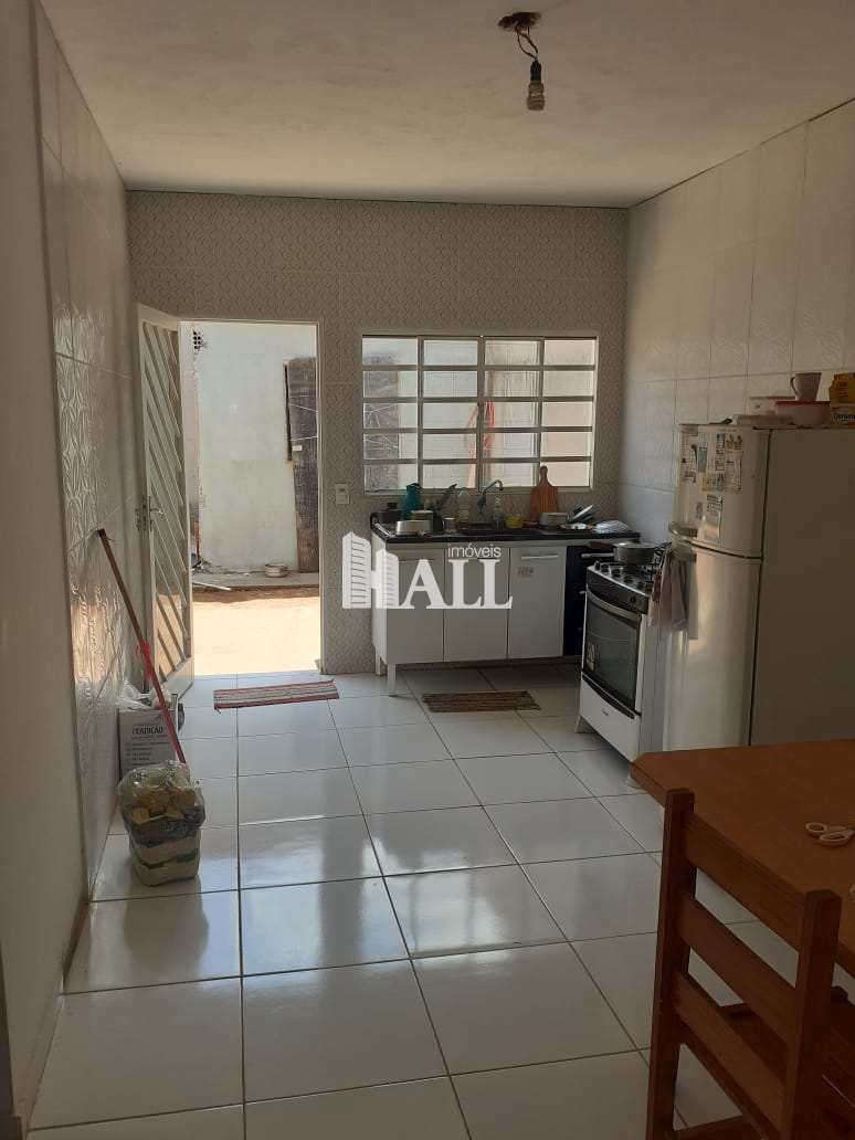 Casa à venda com 2 quartos, 70m² - Foto 1