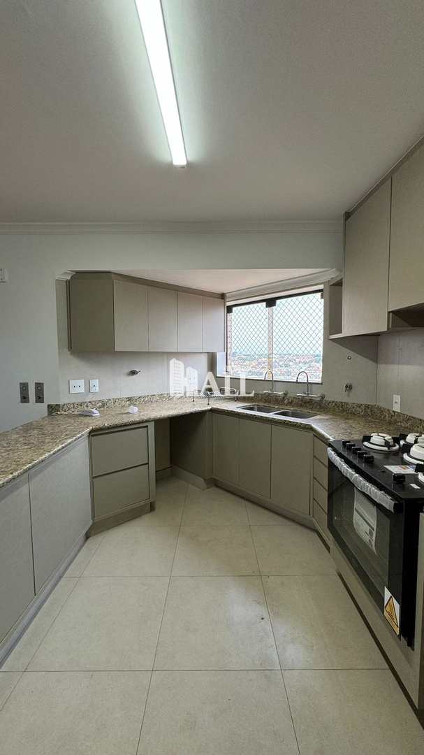 Apartamento à venda com 3 quartos, 230m² - Foto 3