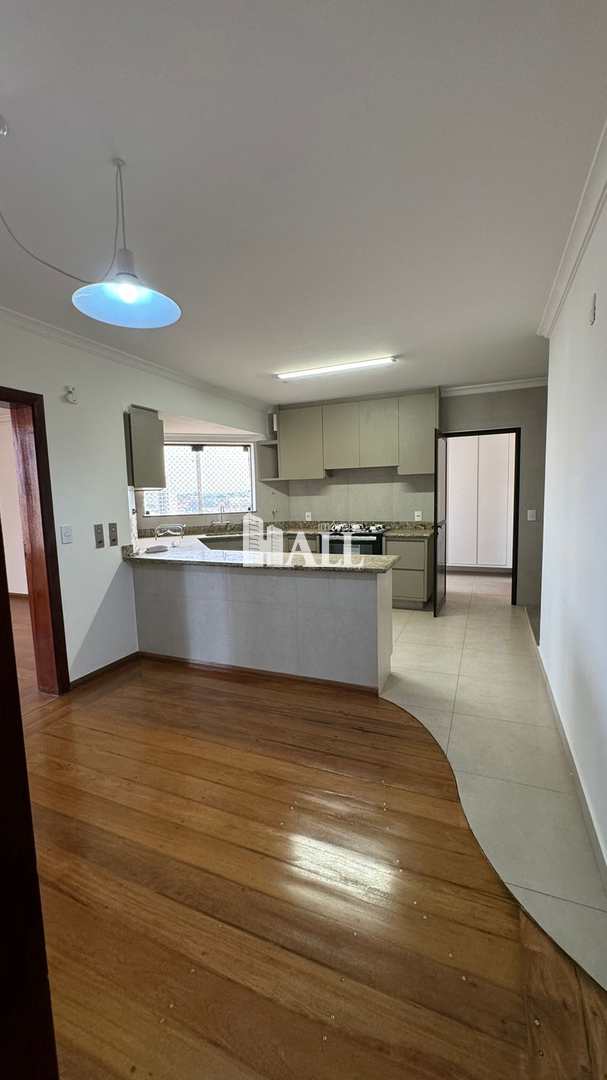 Apartamento à venda com 3 quartos, 230m² - Foto 1