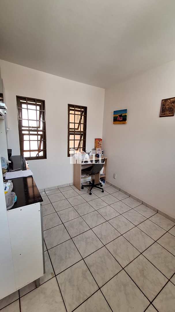 Casa à venda com 2 quartos, 150m² - Foto 6