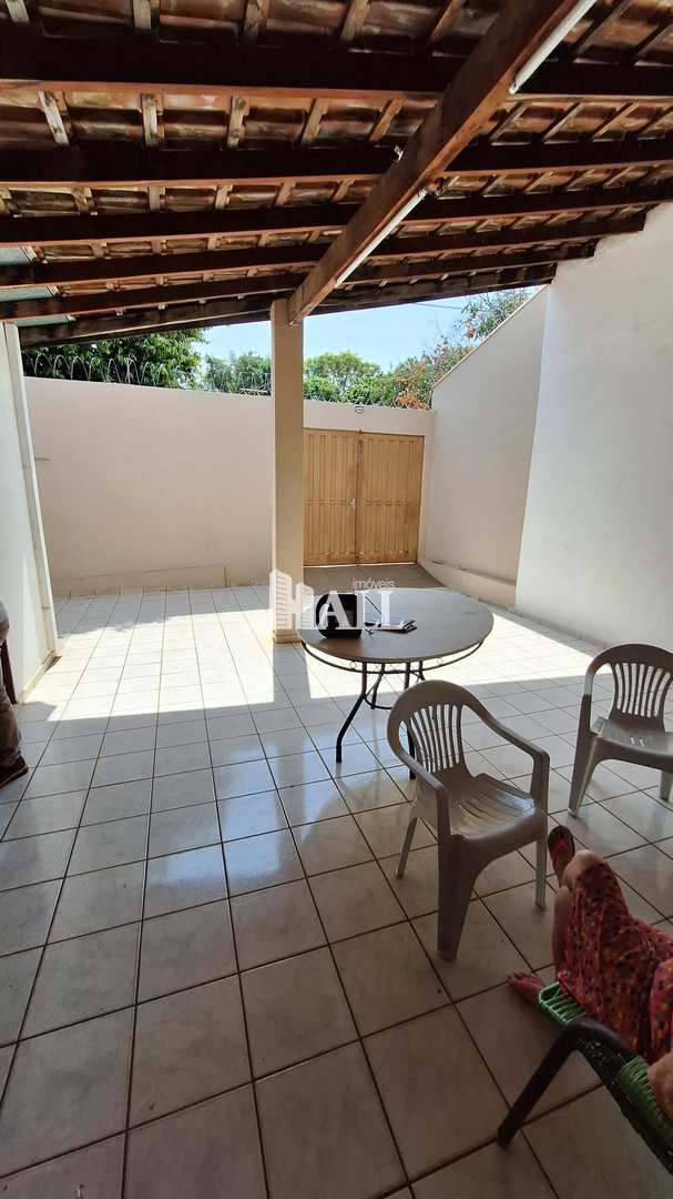 Casa à venda com 2 quartos, 150m² - Foto 1