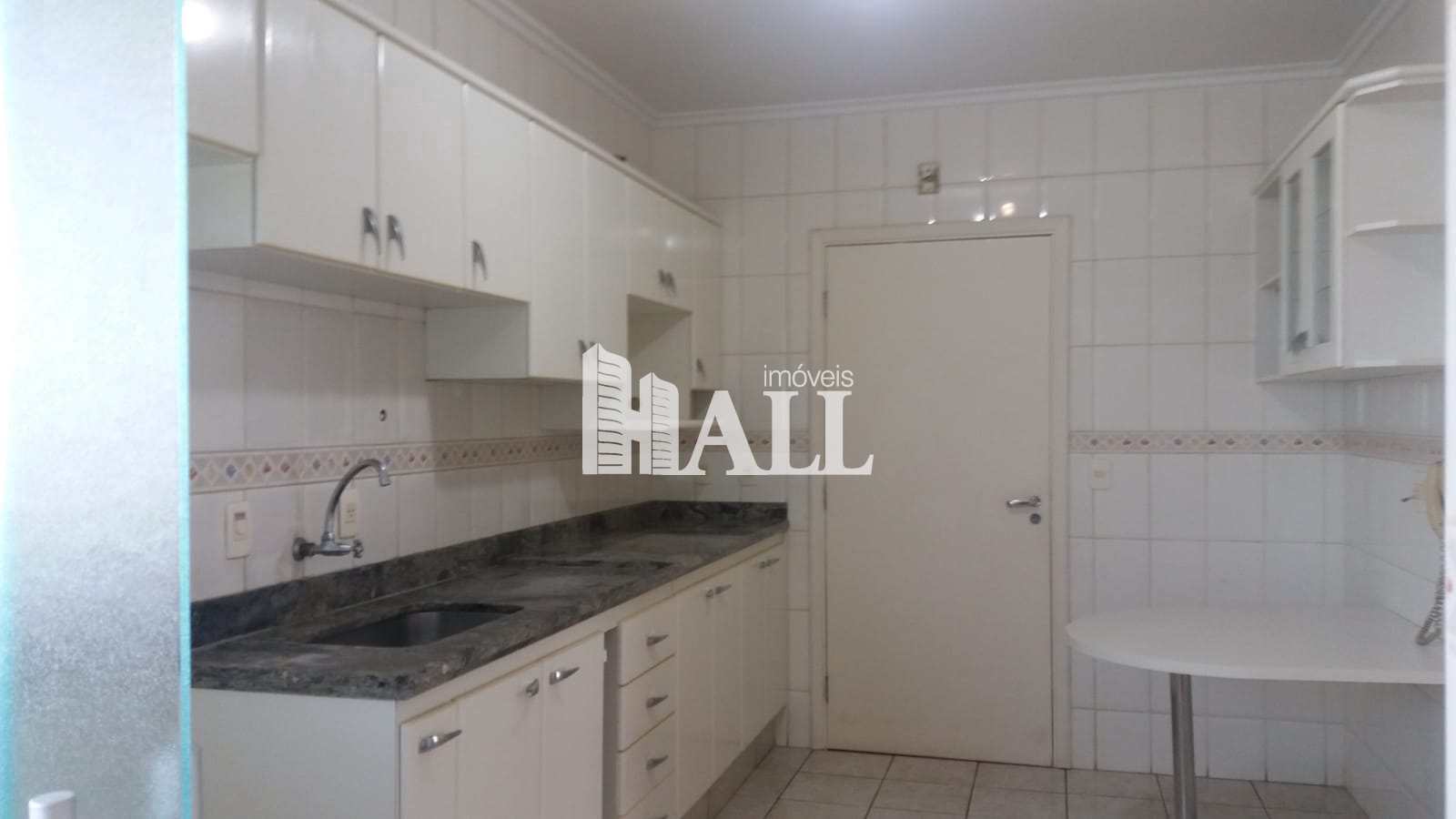 Apartamento à venda com 3 quartos, 110m² - Foto 2