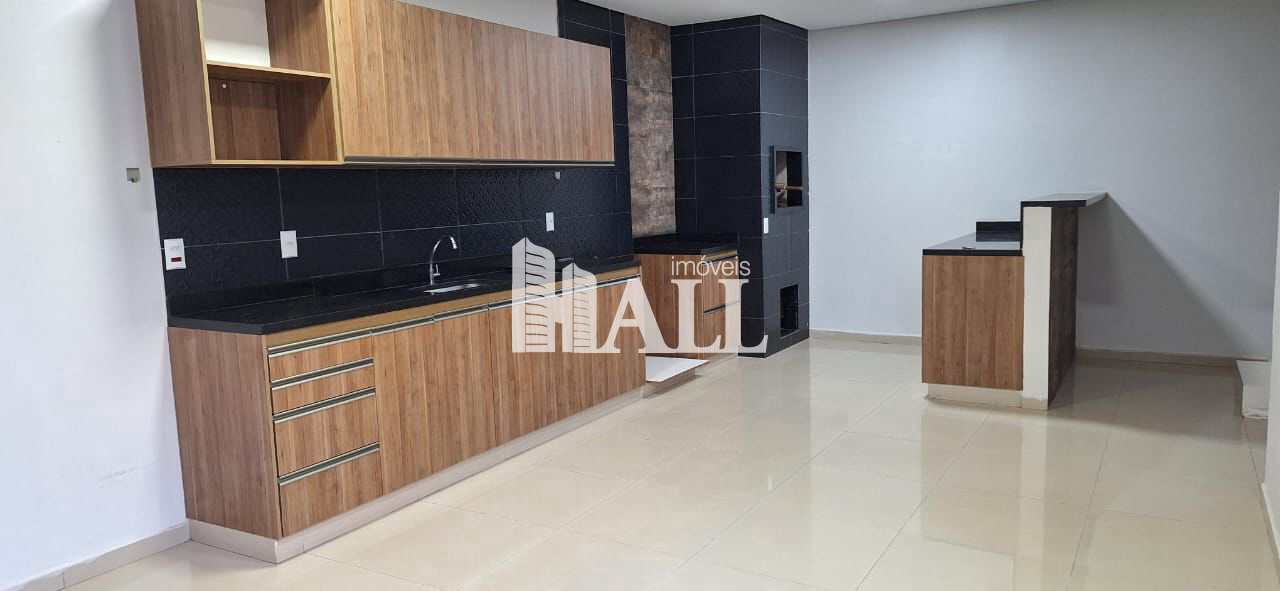 Casa à venda com 4 quartos, 180m² - Foto 1