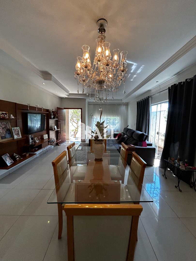 Casa de Condomínio à venda com 3 quartos, 226m² - Foto 1