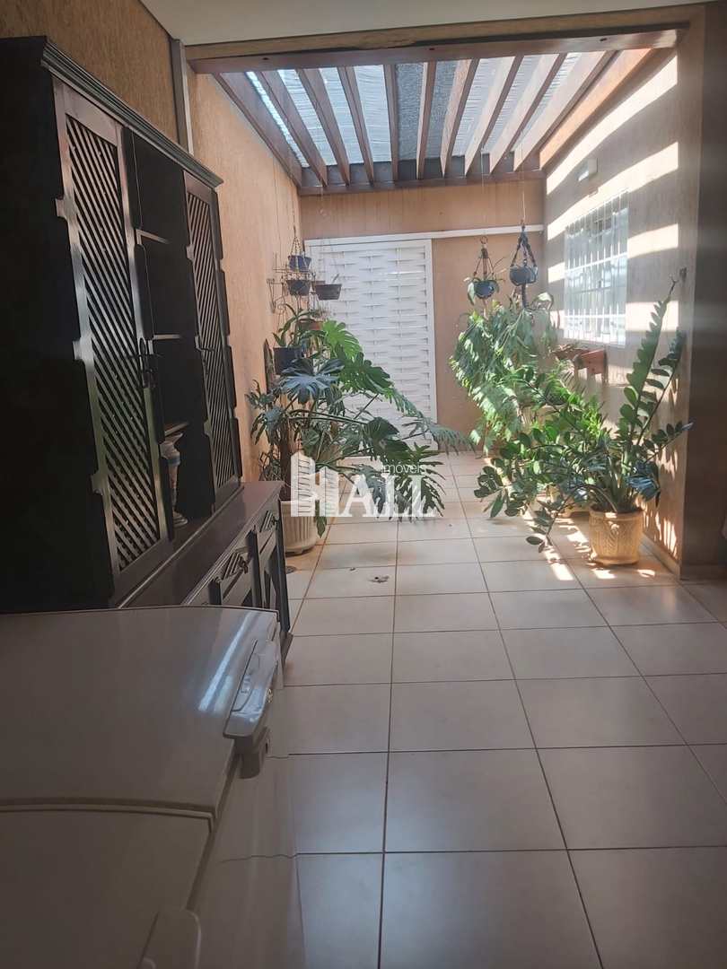 Casa à venda com 3 quartos, 295m² - Foto 1