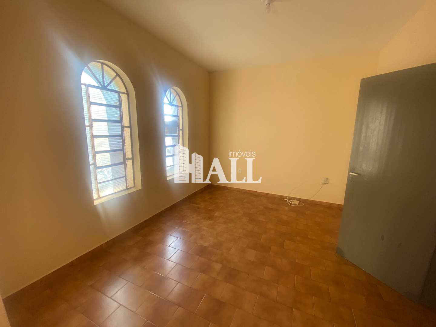 Casa à venda com 3 quartos, 100m² - Foto 1