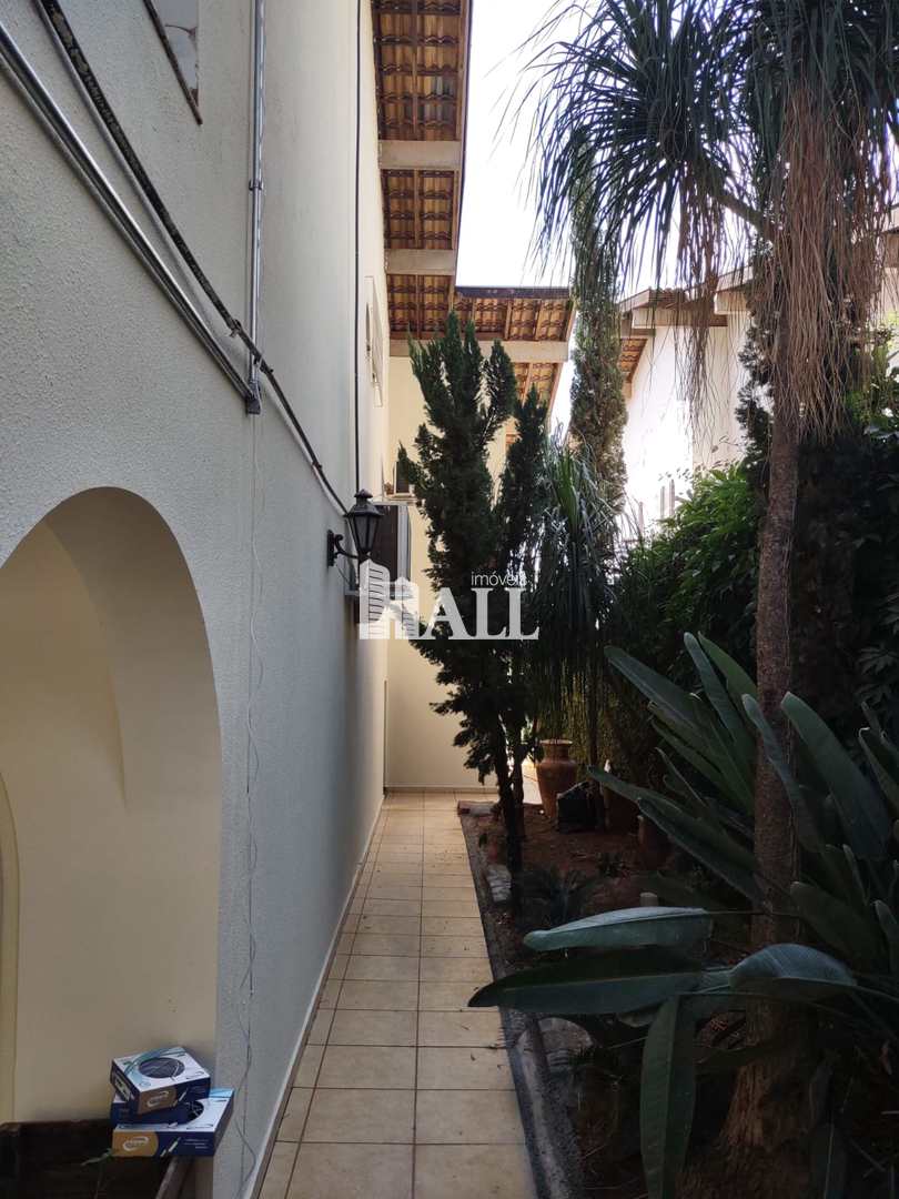 Casa à venda com 3 quartos, 1000m² - Foto 2