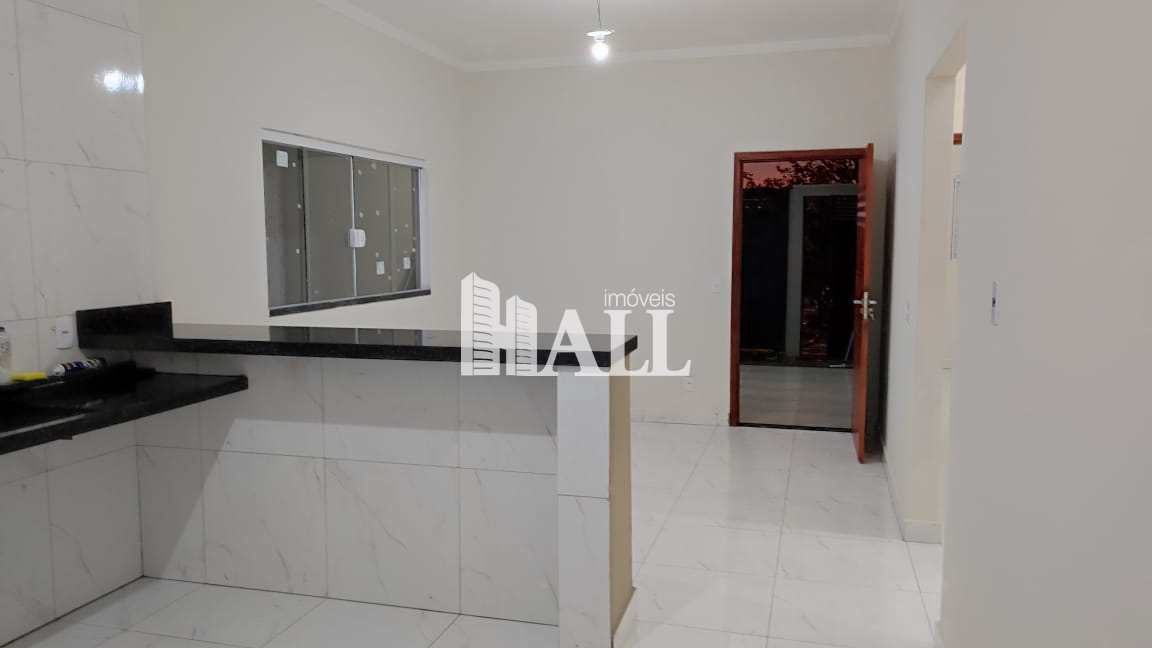 Casa à venda com 3 quartos, 100m² - Foto 1