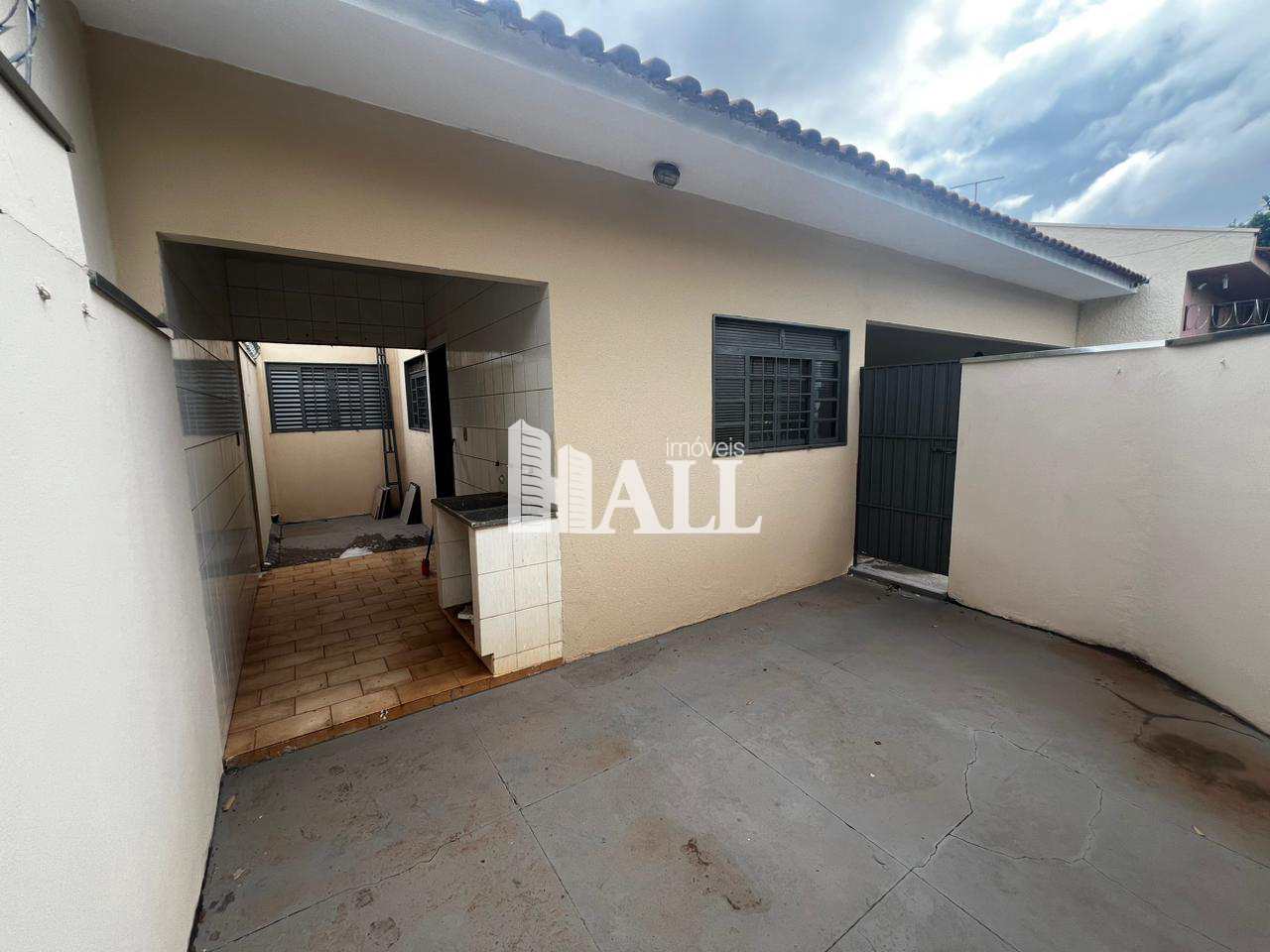 Casa à venda com 3 quartos, 250m² - Foto 1