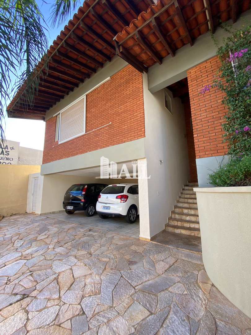 Casa à venda com 3 quartos, 450m² - Foto 1