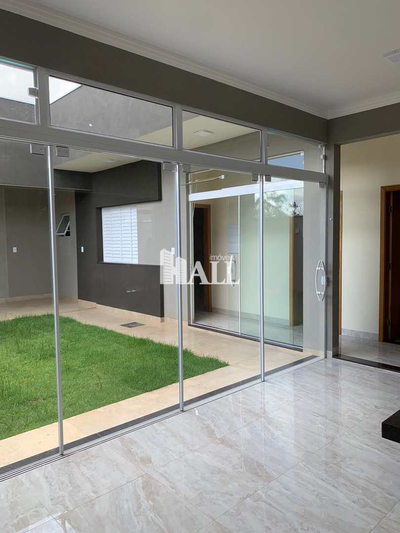 Casa à venda com 2 quartos, 200m² - Foto 1