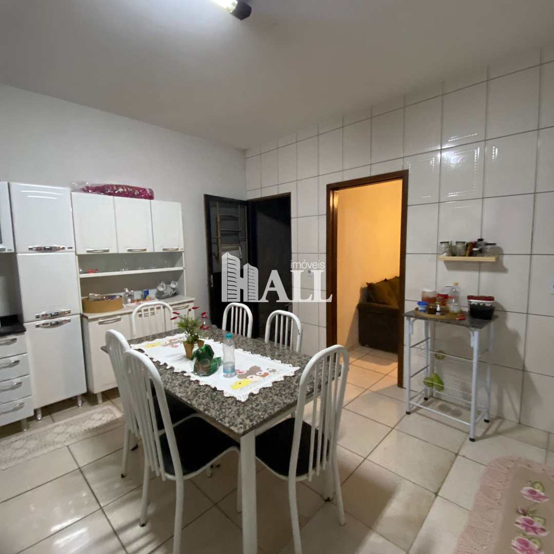 Casa à venda com 2 quartos, 100m² - Foto 1