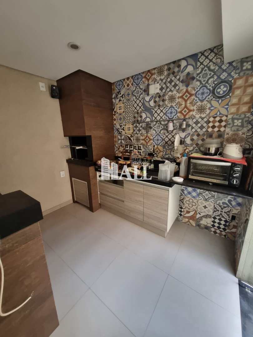 Casa à venda com 3 quartos, 200m² - Foto 1