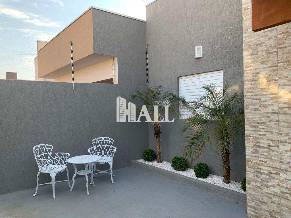 Casa à venda com 3 quartos, 200m² - Foto 1