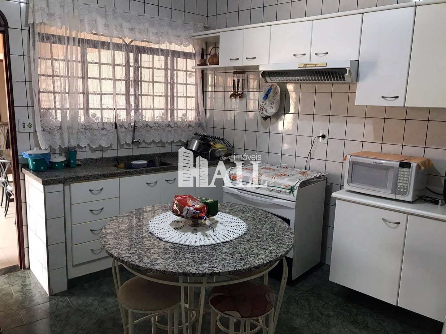 Casa à venda com 3 quartos, 180m² - Foto 1