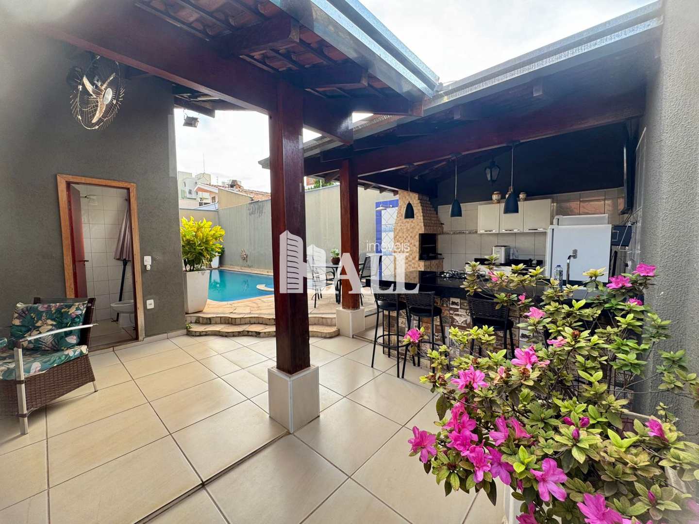 Casa à venda com 3 quartos, 270m² - Foto 3