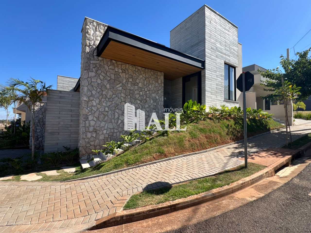 Casa com 3 quartos à venda, 177m² — foto 1 de 49