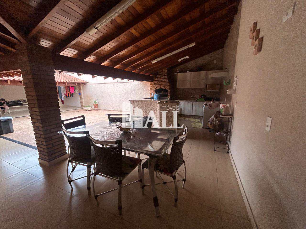 Casa à venda com 3 quartos, 269m² - Foto 1