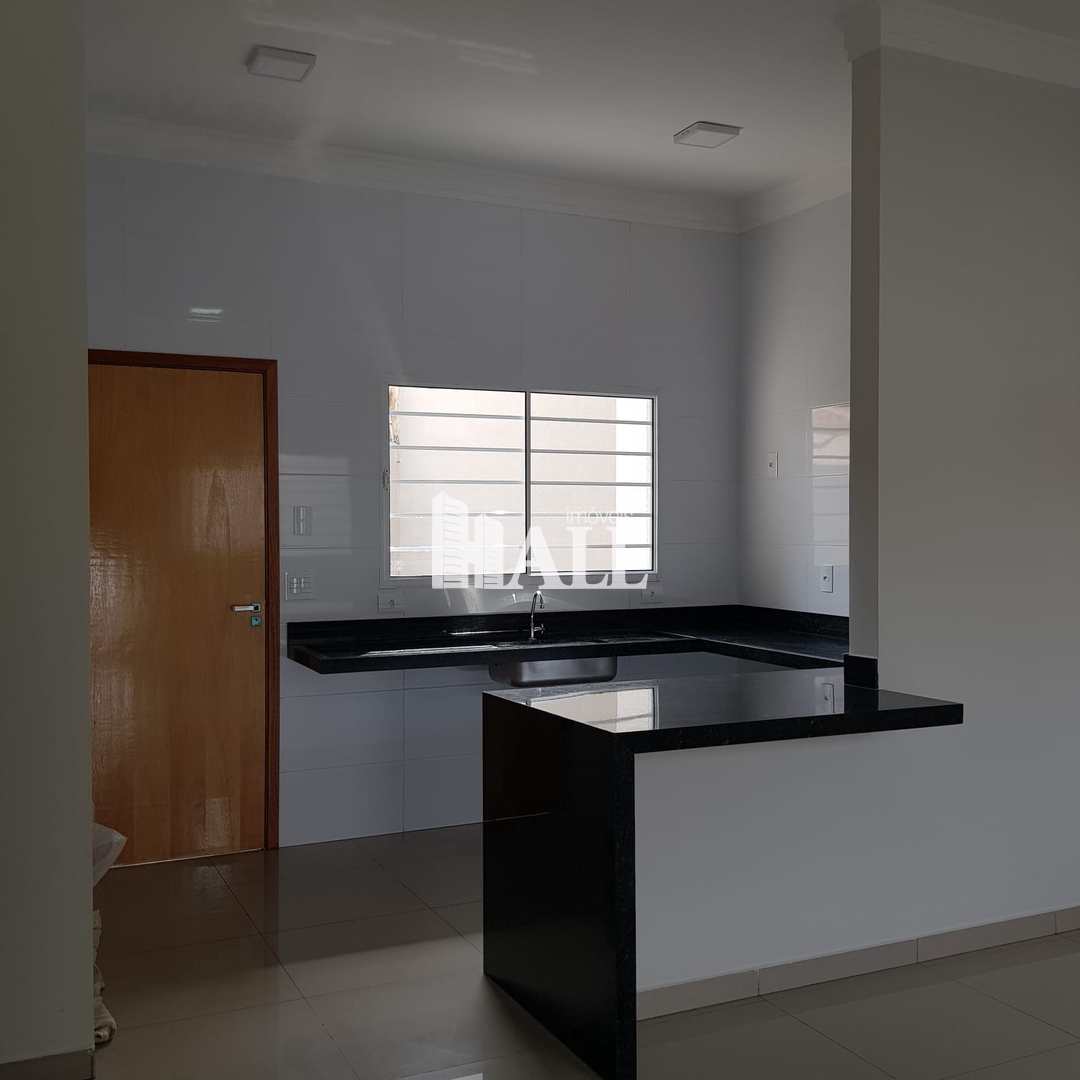 Casa à venda com 3 quartos, 79m² - Foto 1