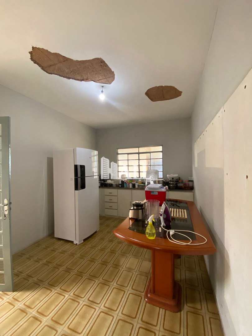 Casa à venda com 3 quartos, 200m² - Foto 12