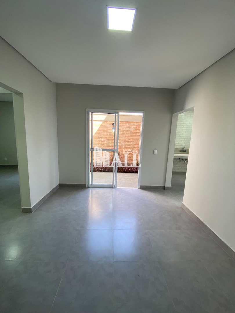 Casa à venda com 2 quartos, 80m² - Foto 2