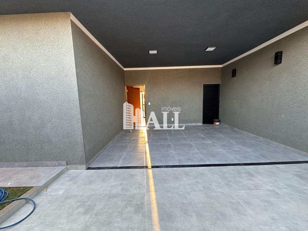 Casa à venda com 3 quartos, 120m² - Foto 1