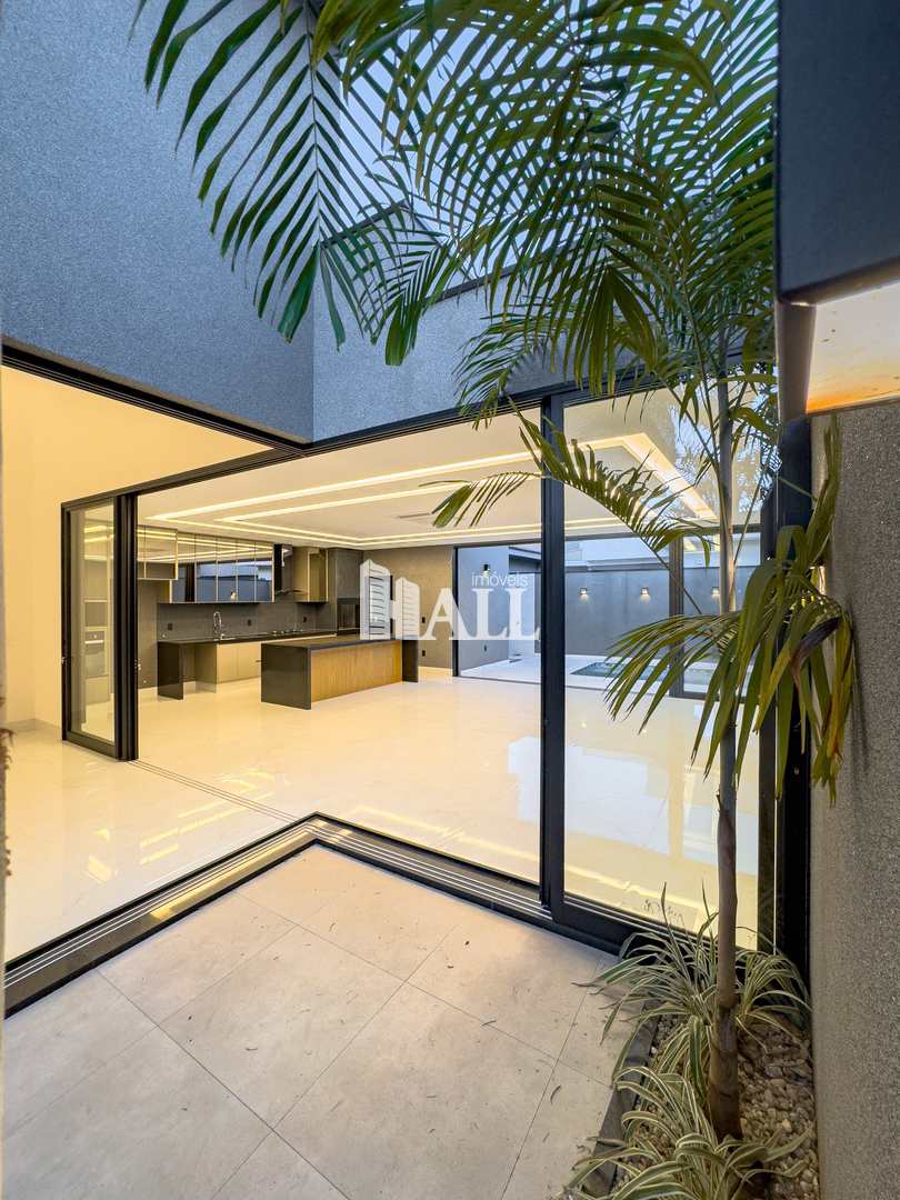 Casa de Condomínio à venda com 4 quartos, 290m² - Foto 2