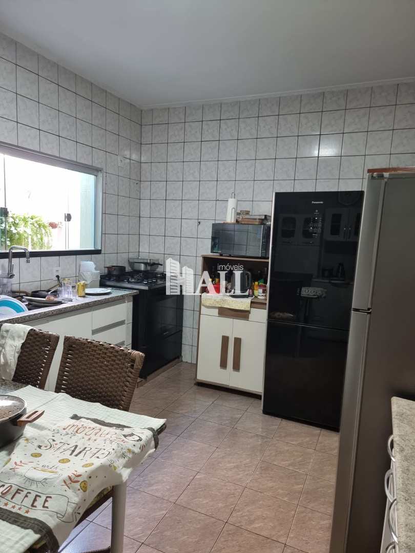 Casa à venda com 3 quartos, 120m² - Foto 1