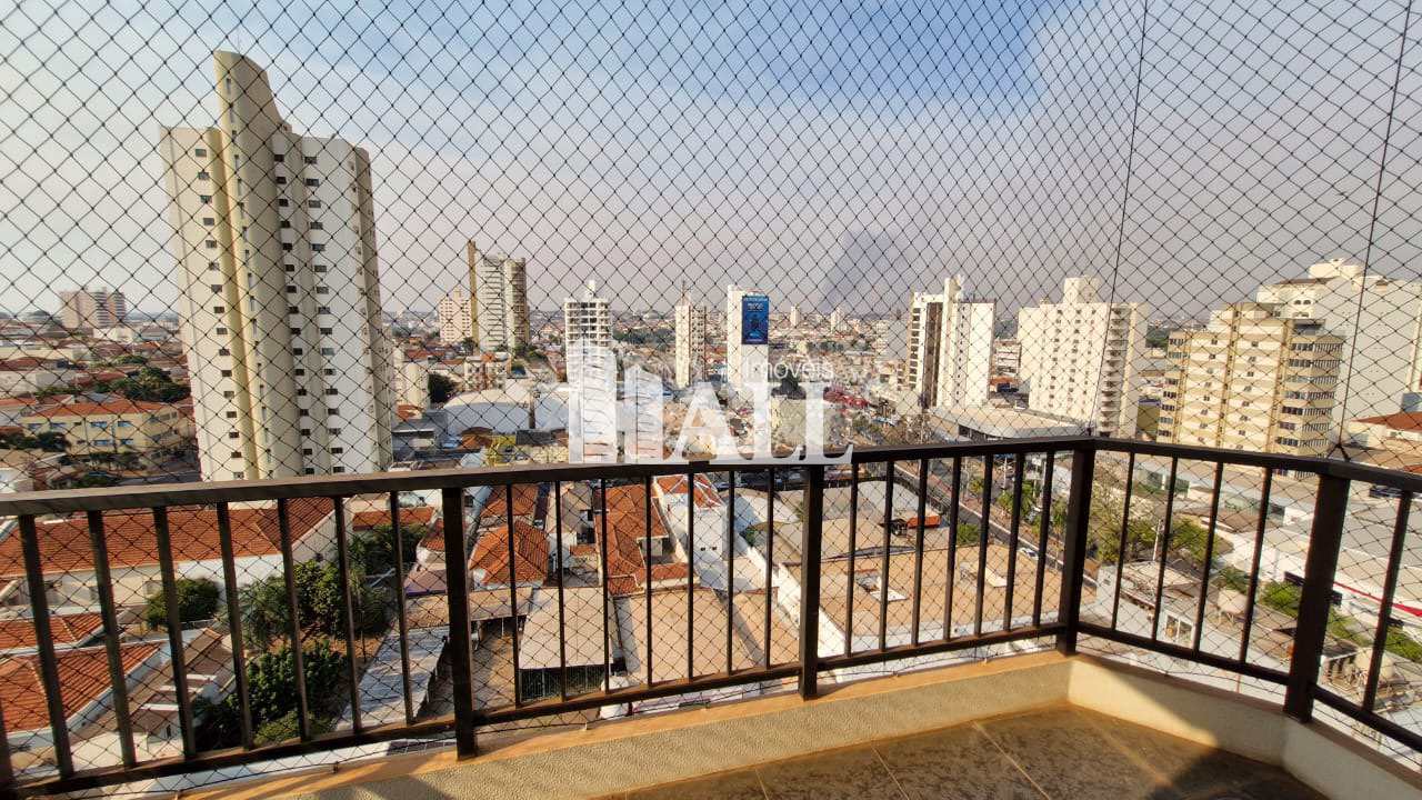 Apartamento à venda com 3 quartos, 282m² - Foto 1