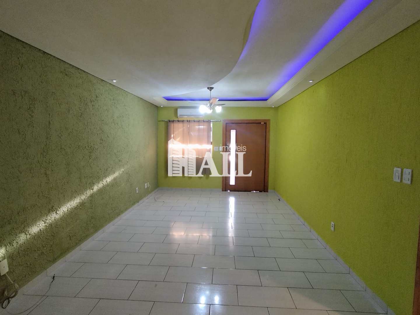 Casa à venda com 4 quartos, 187m² - Foto 1