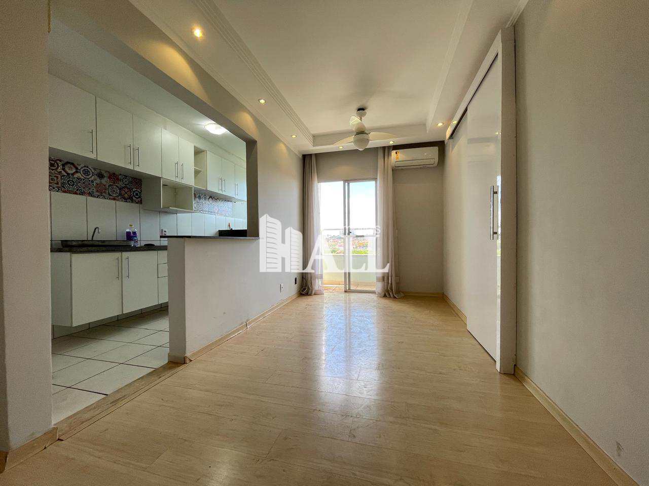 Apartamento à venda com 3 quartos, 70m² - Foto 1