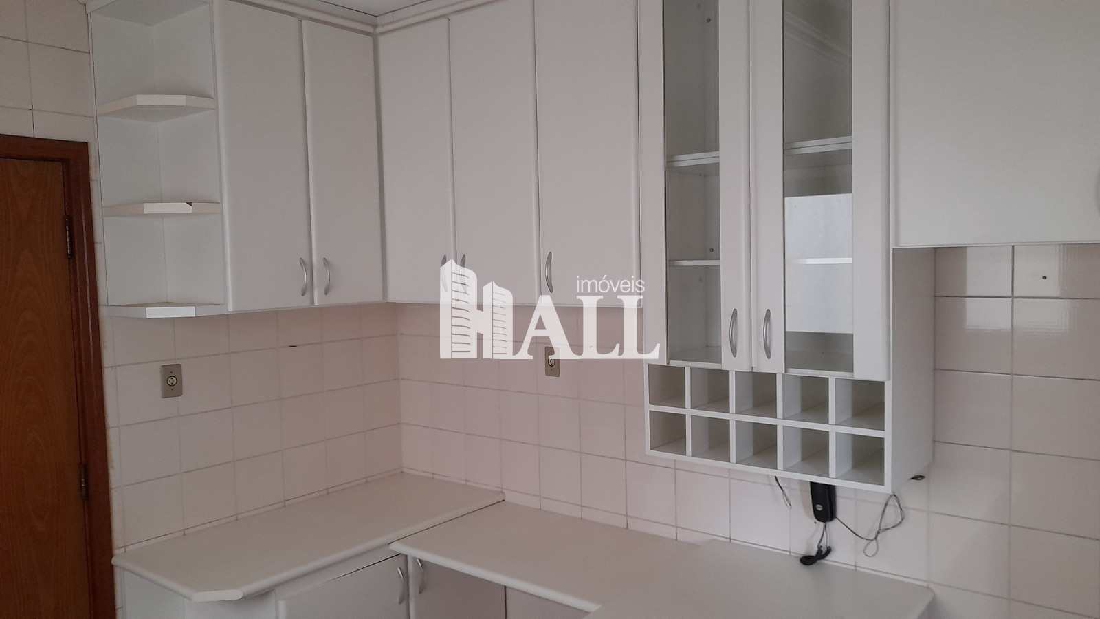 Apartamento à venda com 3 quartos, 107m² - Foto 2