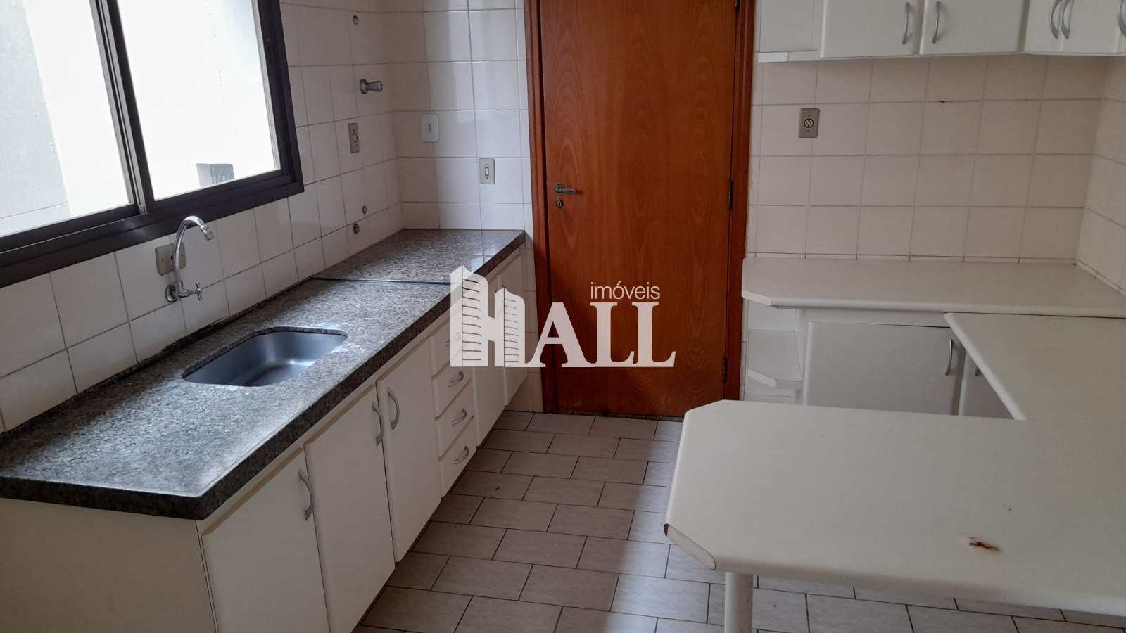 Apartamento à venda com 3 quartos, 107m² - Foto 3