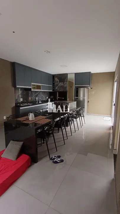 Casa à venda com 2 quartos, 140m² - Foto 2