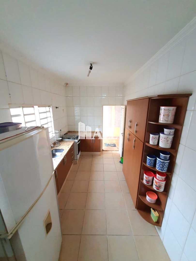 Casa à venda com 4 quartos, 250m² - Foto 2