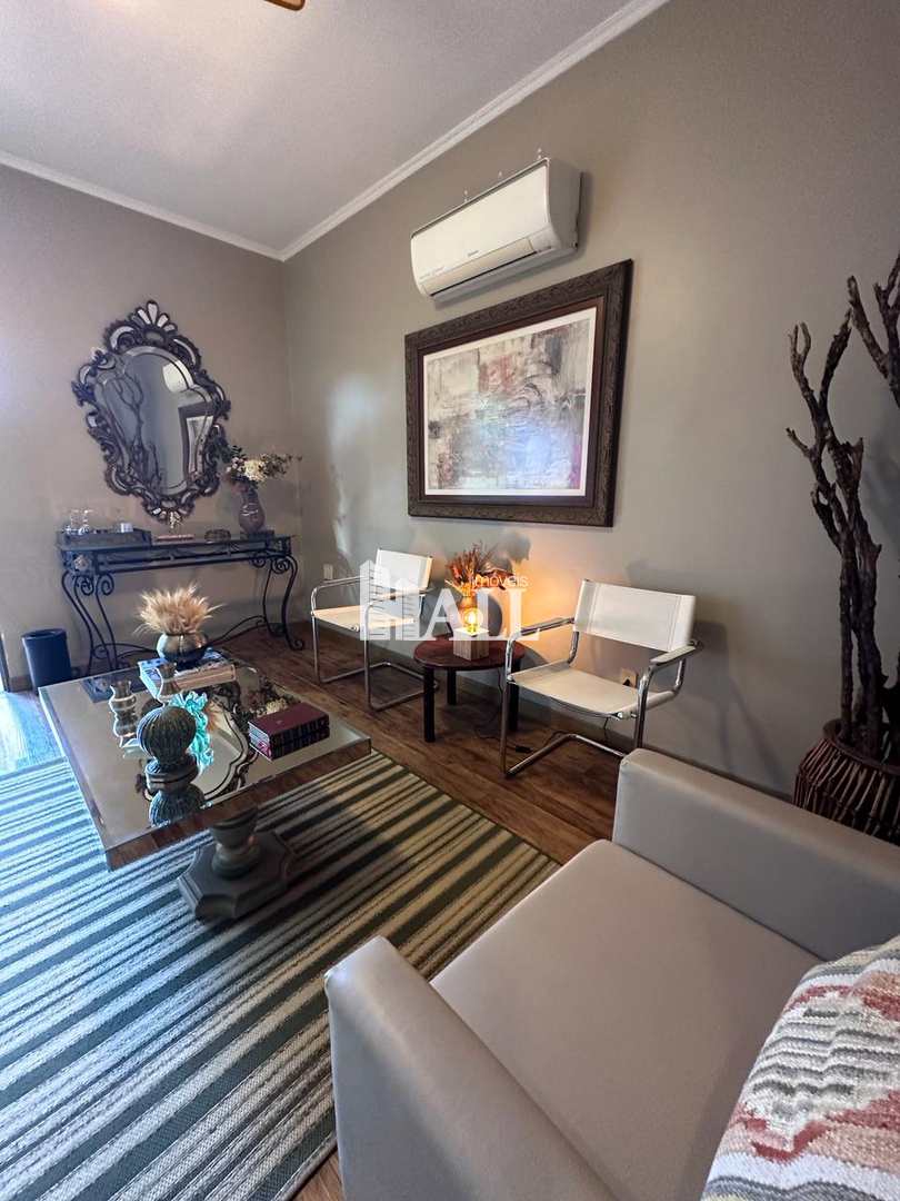 Casa à venda com 3 quartos, 300m² - Foto 2