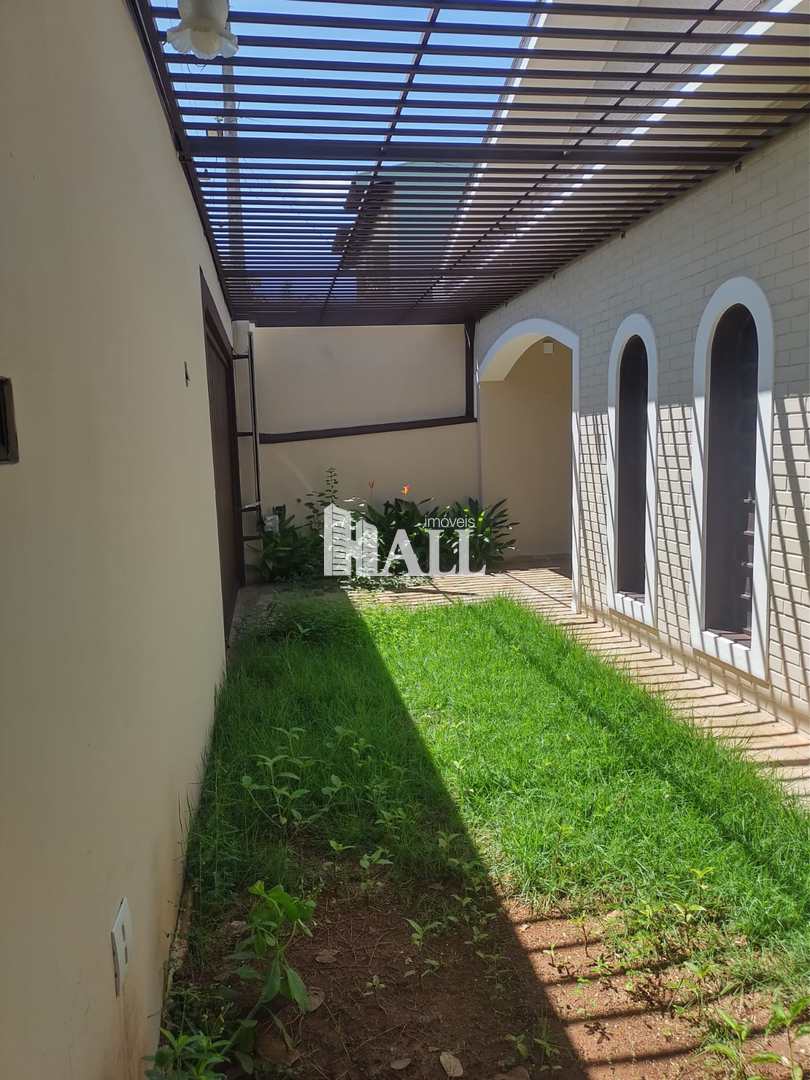 Casa à venda com 3 quartos, 180m² - Foto 2