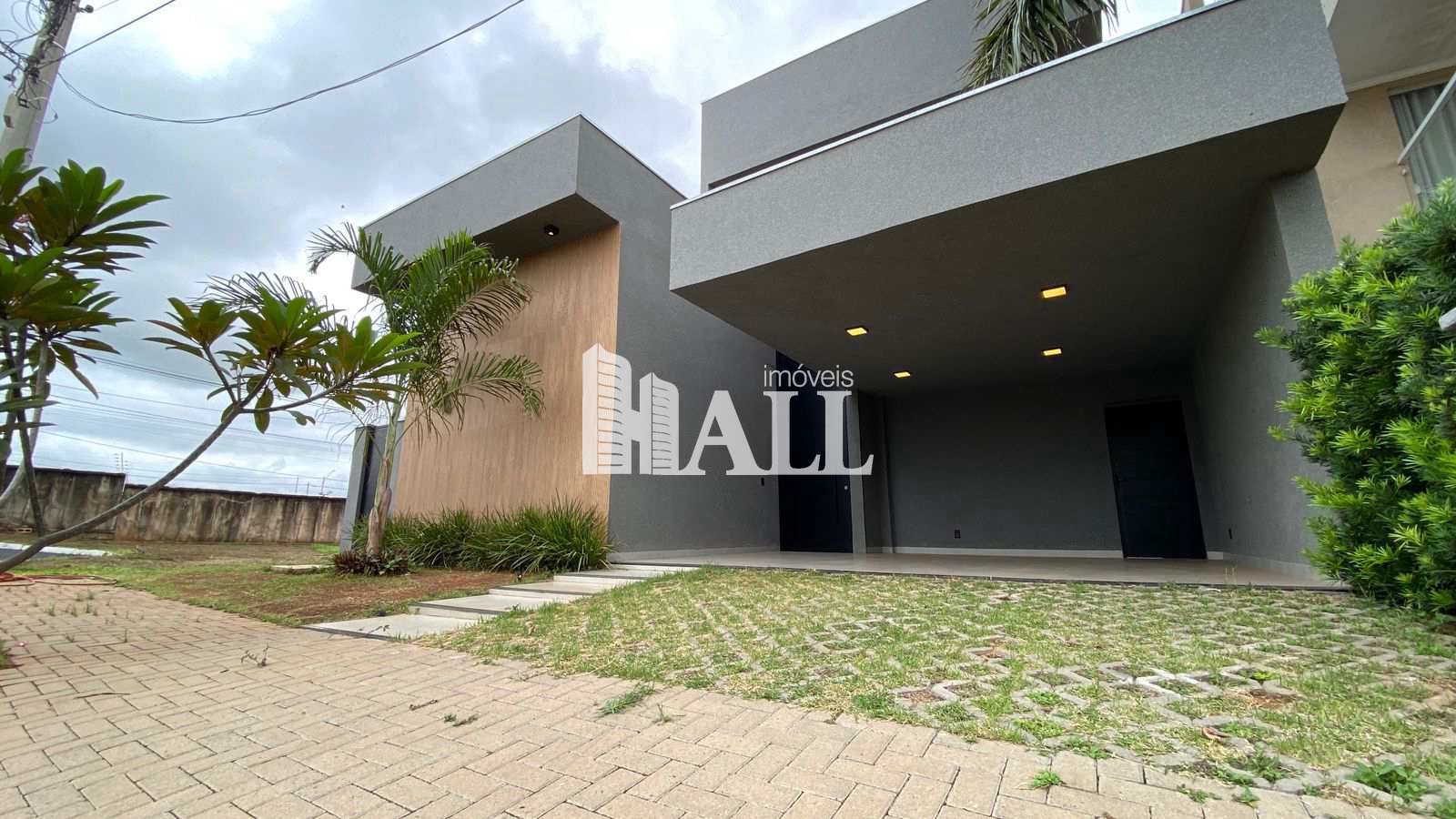 Casa de Condomínio à venda com 3 quartos, 243m² - Foto 2