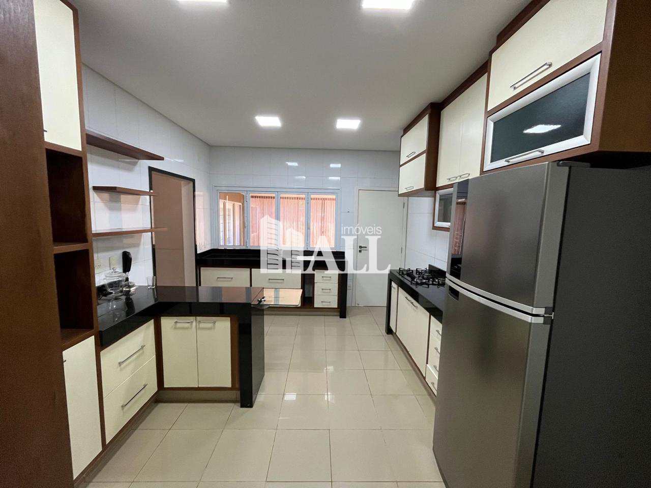 Casa de Condomínio à venda com 3 quartos, 245m² - Foto 3