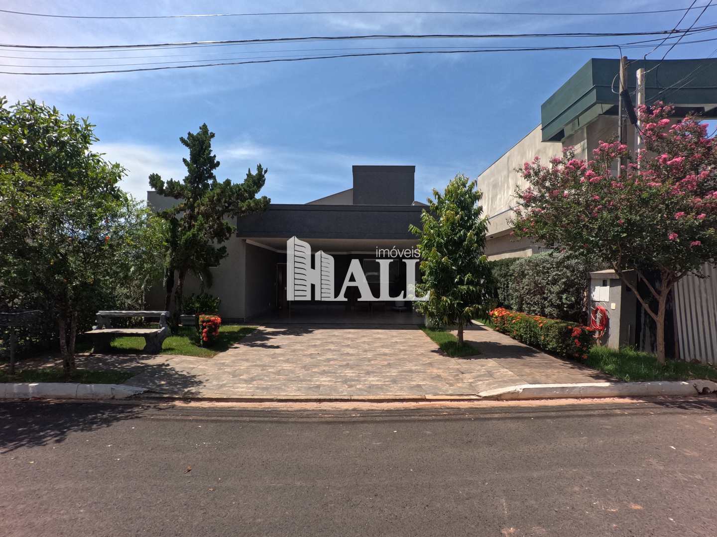 Casa à venda com 3 quartos, 360m² - Foto 1