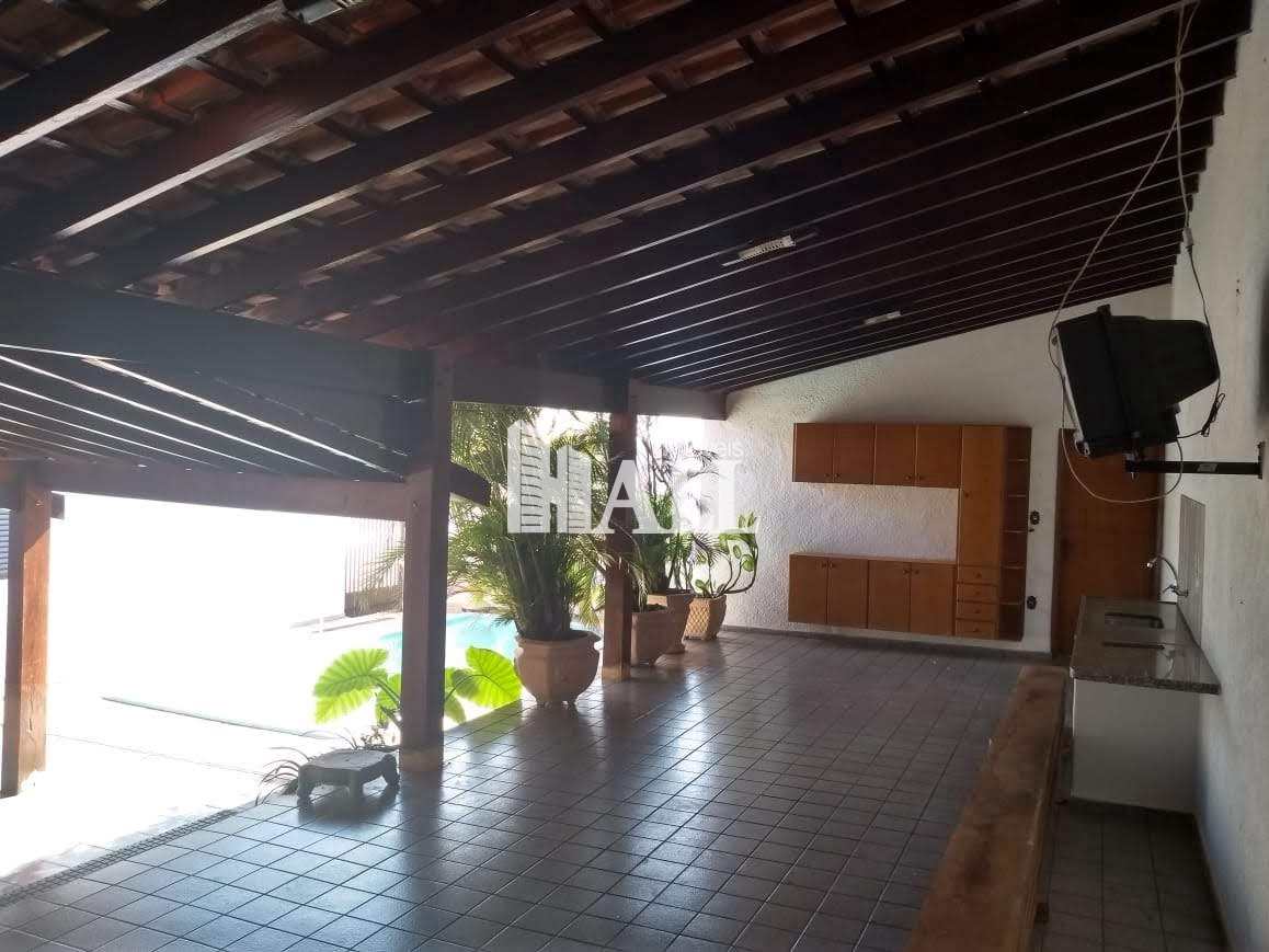 Casa à venda com 3 quartos, 276m² - Foto 1