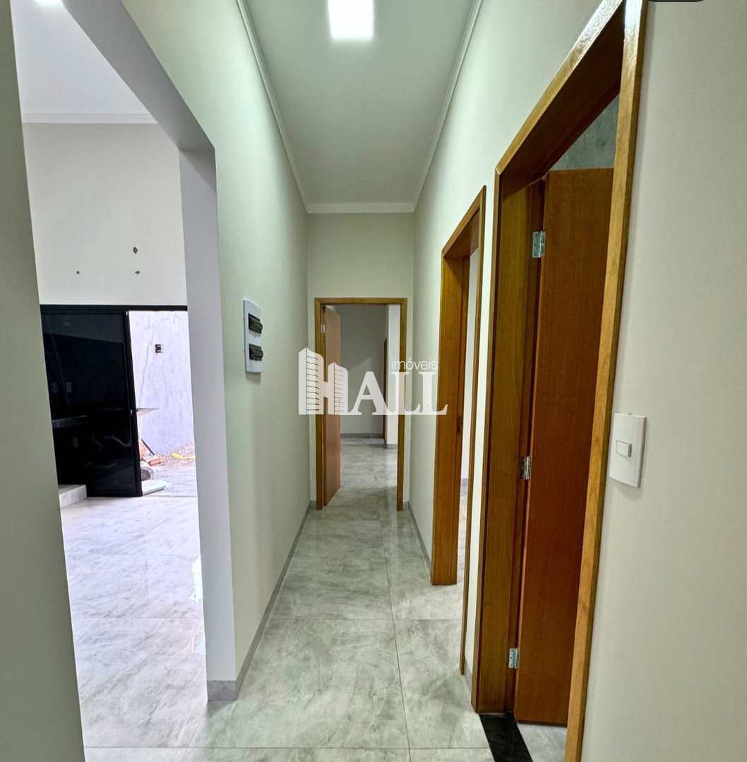 Casa à venda com 3 quartos, 200m² - Foto 1