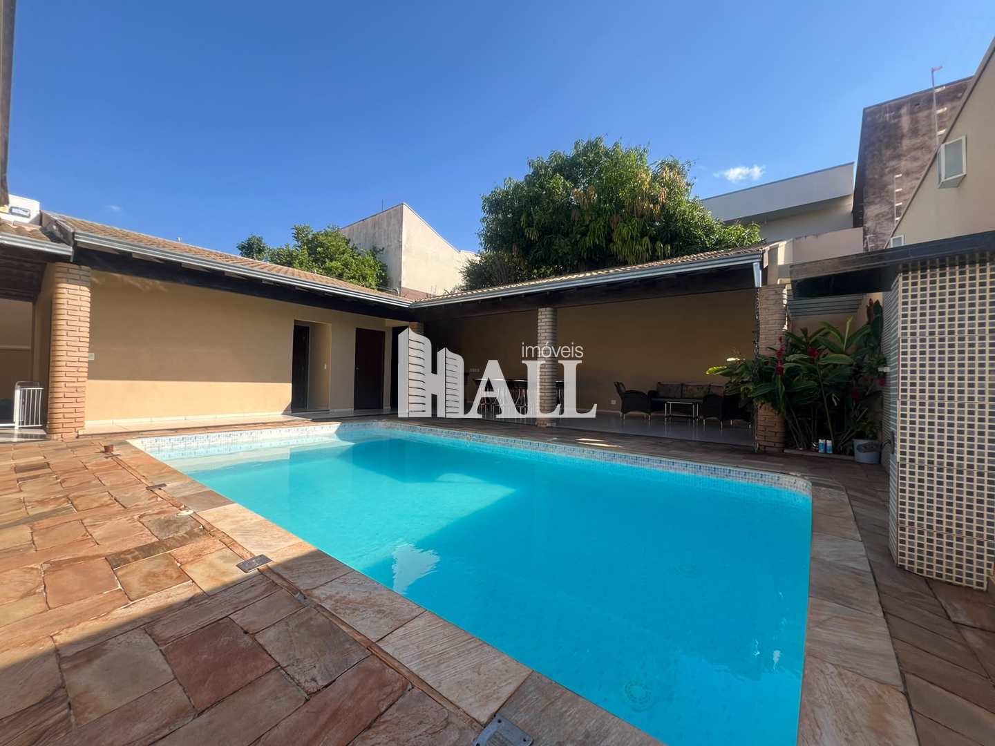 Casa com 3 quartos à venda, 200m² — foto 1 de 30