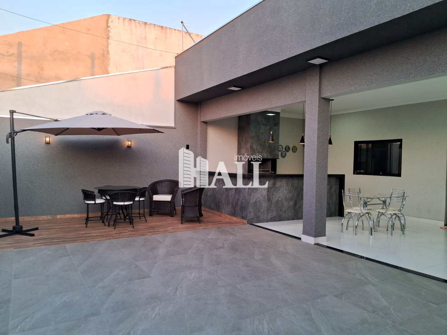 Casa à venda com 2 quartos, 130m² - Foto 2